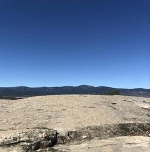 Vistas desde una piedra en mitad de la ruta de Marcha Nórdica