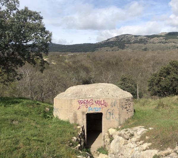 Ruta de marcha nórdica virgen del Espino En la ruta de marcha nórdica nos encontramos un nido de ametralladora