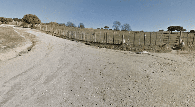 Pista por la que sube la ruta de marcha nórdica desde Mataelpino