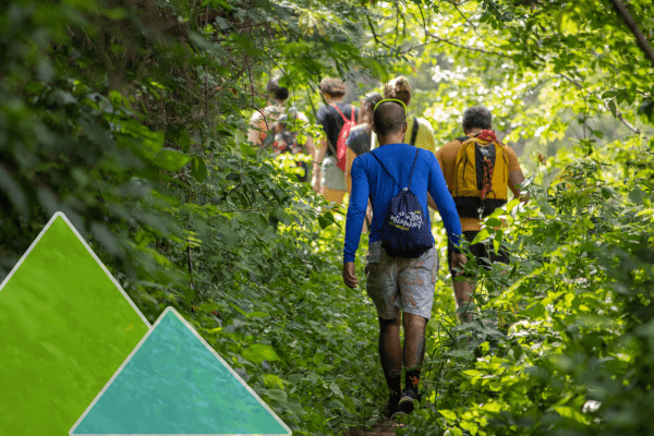 Favorece el contacto con amigos y familiares con nordic walking