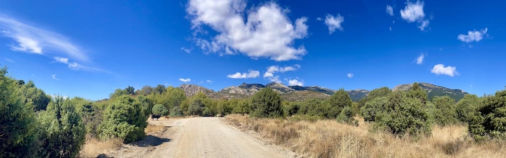 Imagen de la Pedriza desde la ruta de marcha nórdica de San Blas
