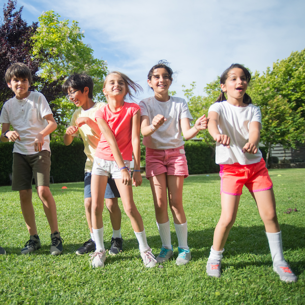 Taller de marcha nórdica y baile con niños