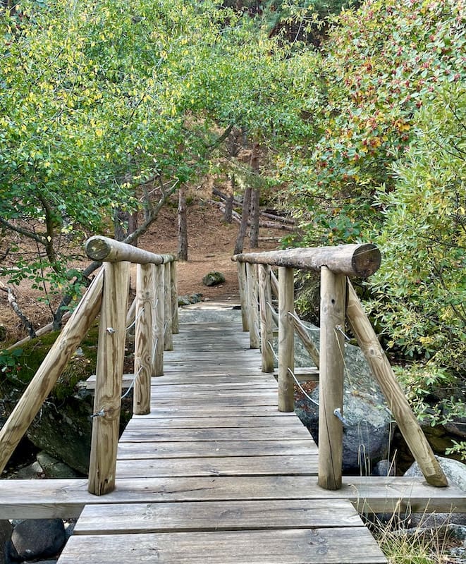 Puente del Vado del Retén en la ruta de marcha nórdica de la Pedriza