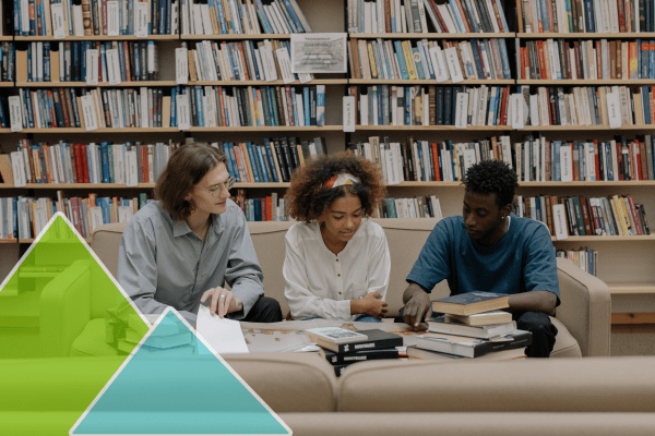 Personas realizando un estudio para ver los beneficios de la marcha nórdica