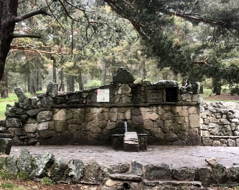 Fuente de la Campanilla en la ruta de marcha nórdica.