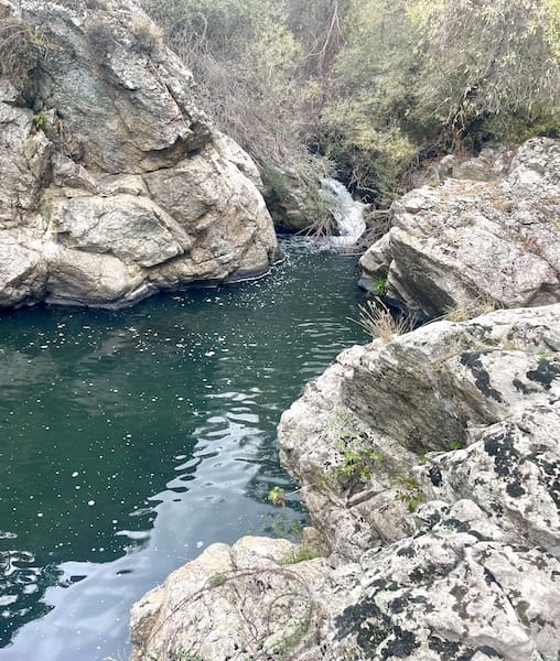 Río Aulencia en la ruta de marcha nórdica en la Sierra de Madrid