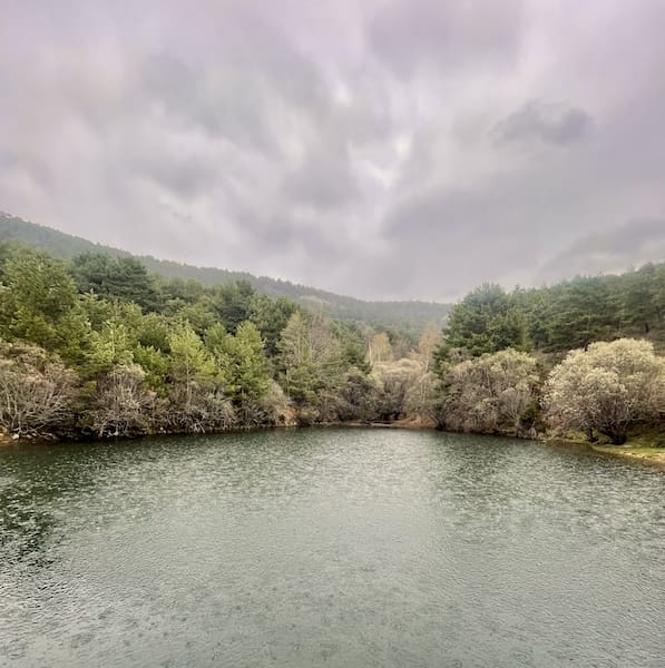 Embalse del Chiquillo en la ruta de marcha nórdica de Navacerrada