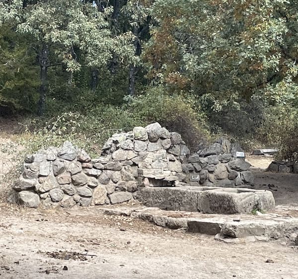 En la ruta de marcha nórdica nos encontramos con la fuente de los Cabreros.