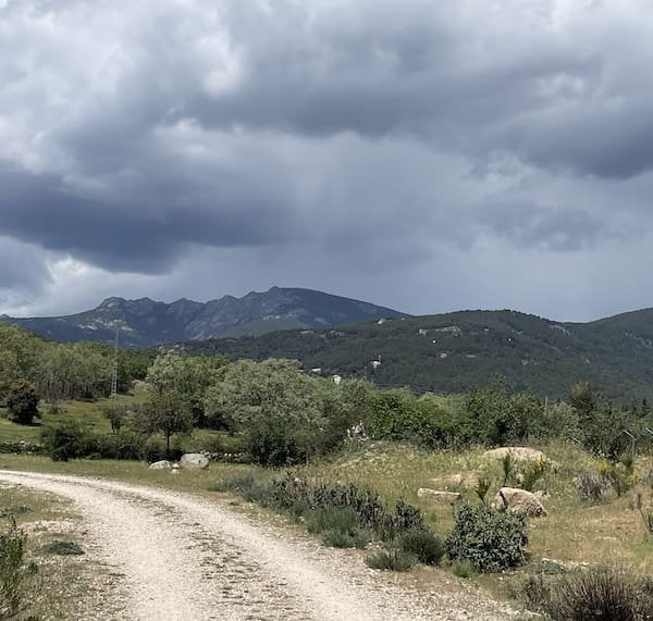Pista de marcha nórdica con bonitas vistas de 7 picos. 